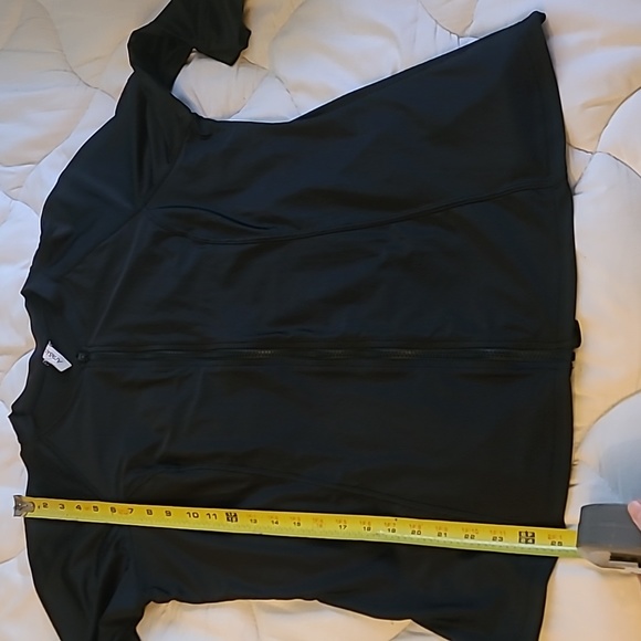 ARTESANDS black Seurat Short-Sleeve Full-Zip Rashguard Top - Picture 8 of 12